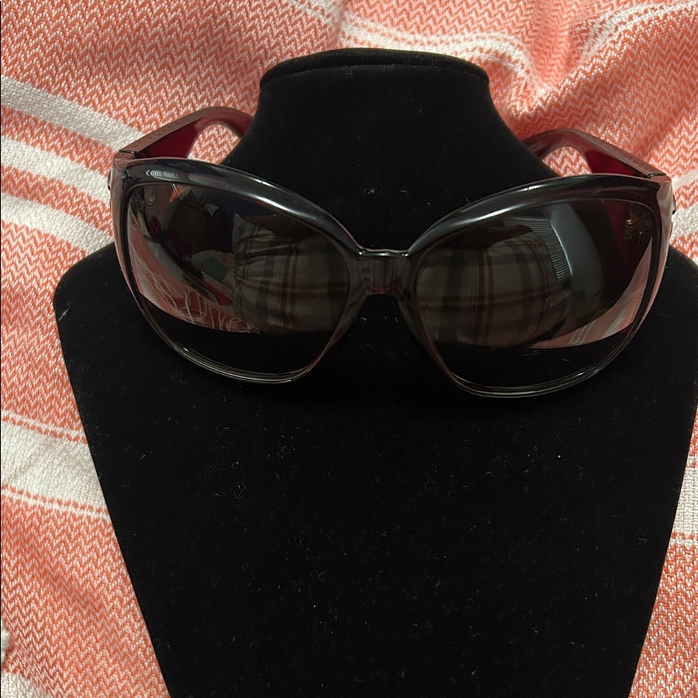Gucci 3027/S GG Crest Sunglasses Red Frame. Retro Luxury 2000s Fashion